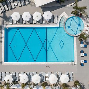 Tinas Plus Hotel